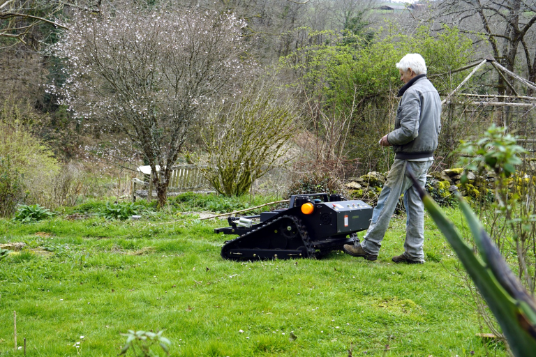 The Power Of Remote-Controlled Lawn Mowing – Joyance France customer